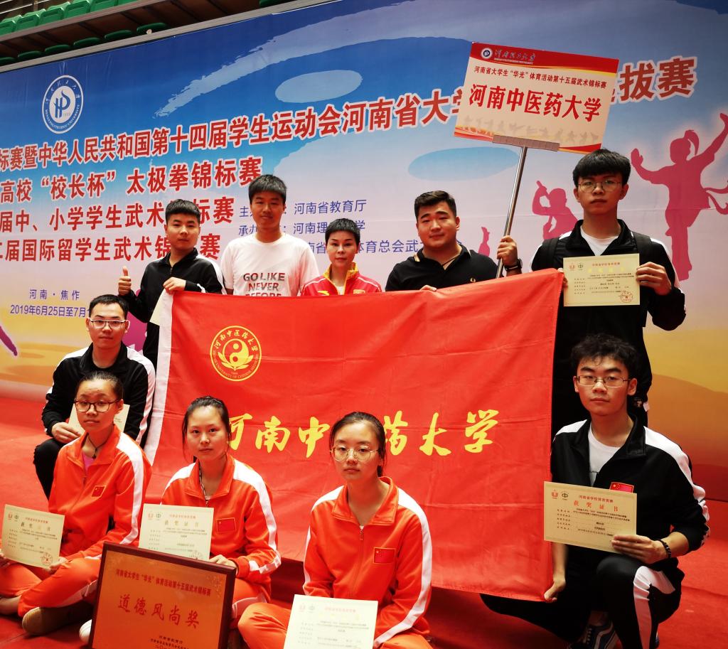 书旗小说
代表队全体成员